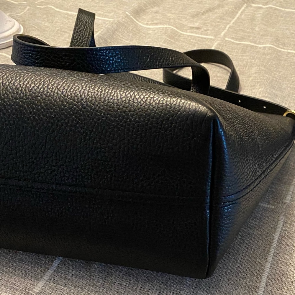 Cuyana Black Leather Tote - Picture 7 of 8